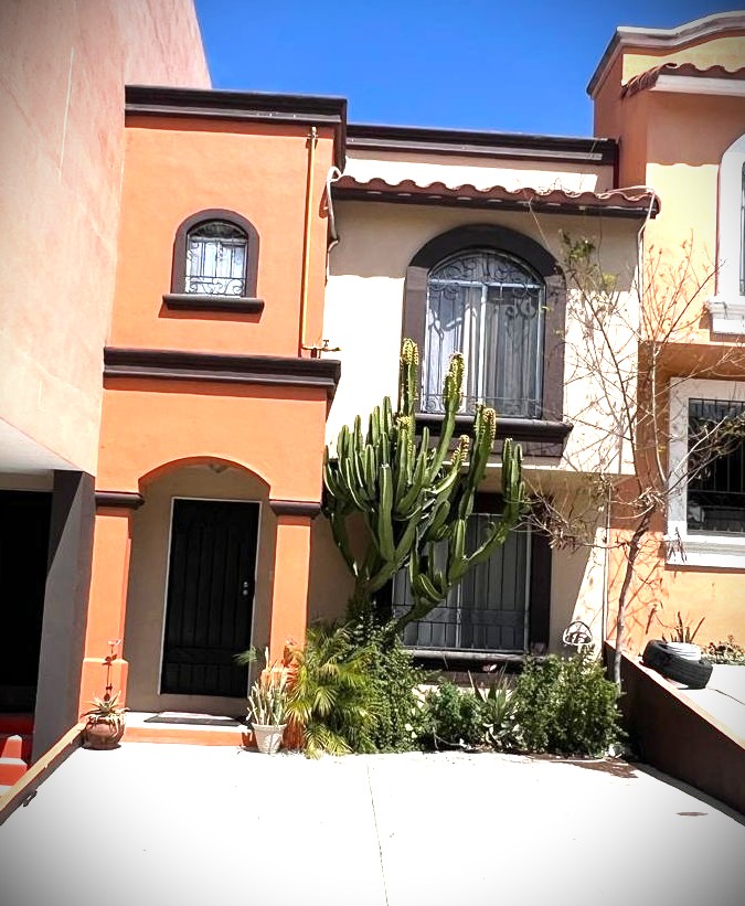 CASA EN COLINAS DE CALIFORNIA