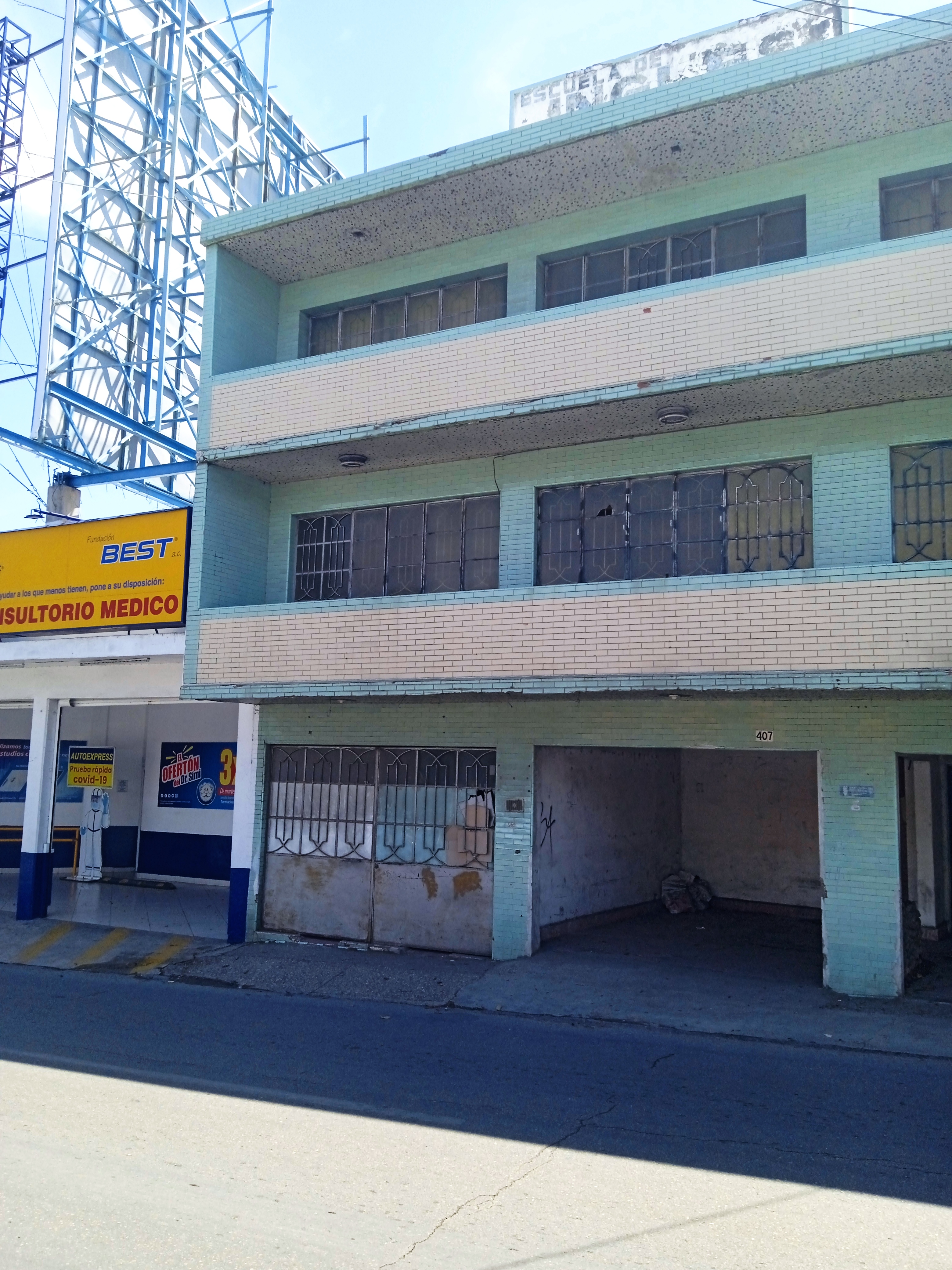 Edificio en venta, de tres niveles, en Av. Hidalgo de Tampico tamps