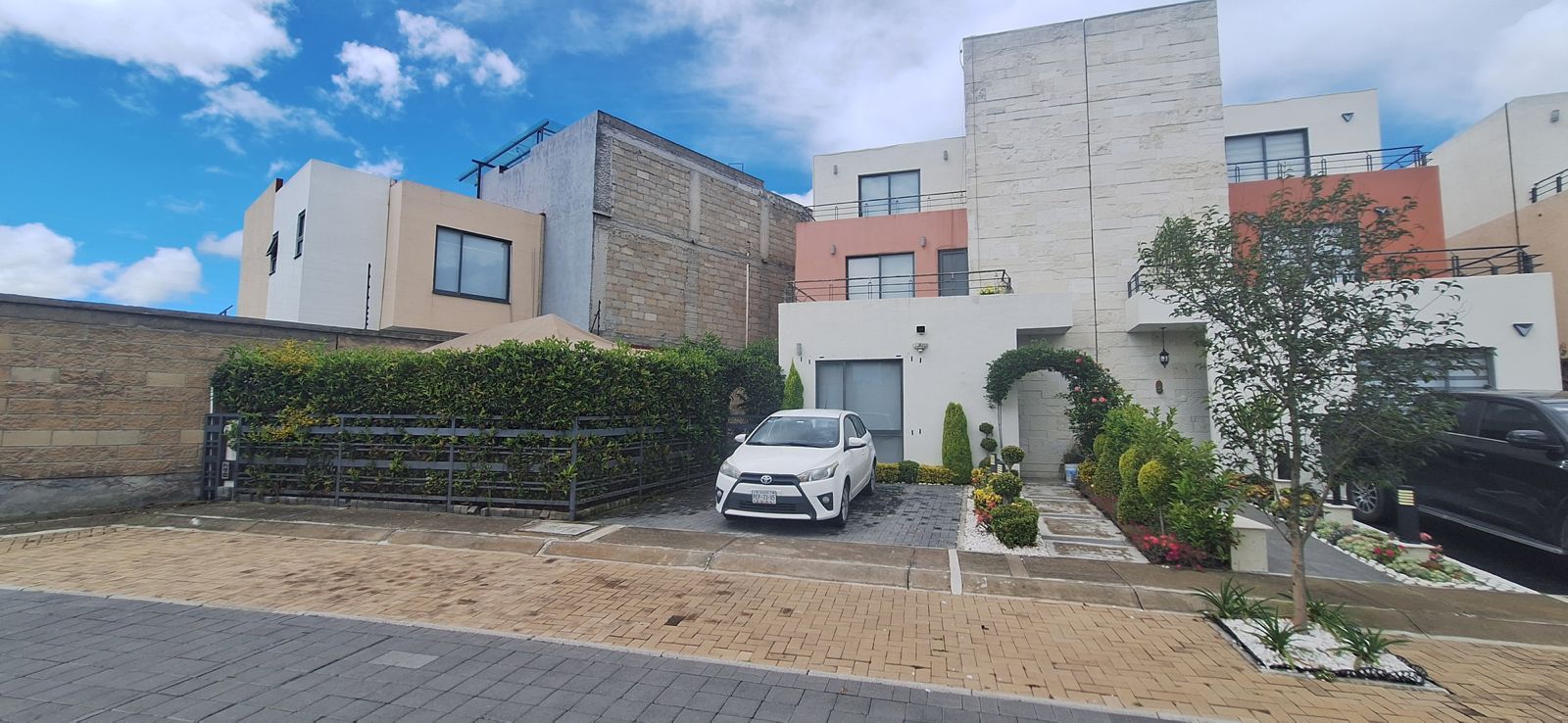 CASA EN VENTA EN VILLAS DEL CAMPO, CALIMAYA